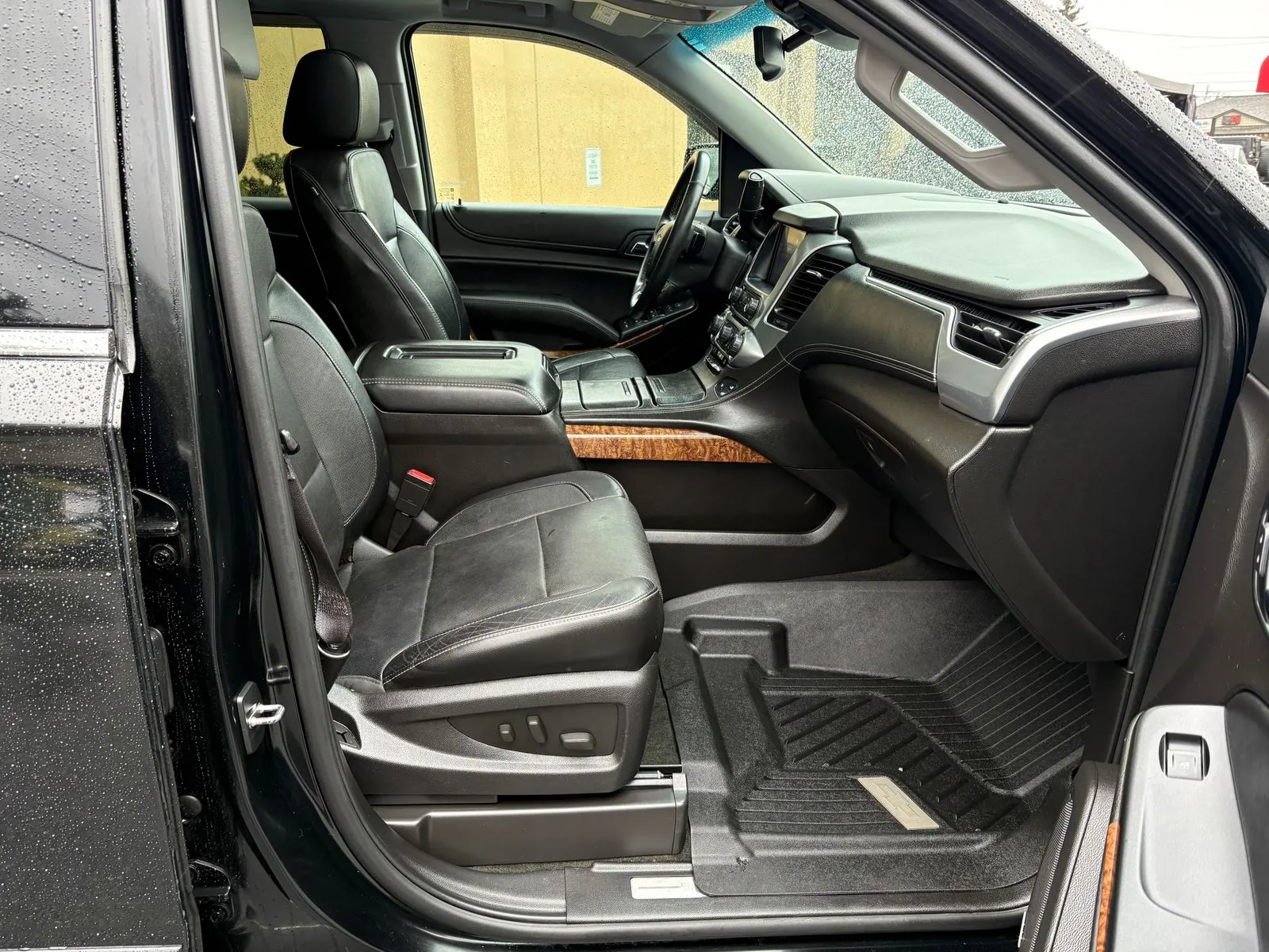 Chevrolet Suburban photo 31