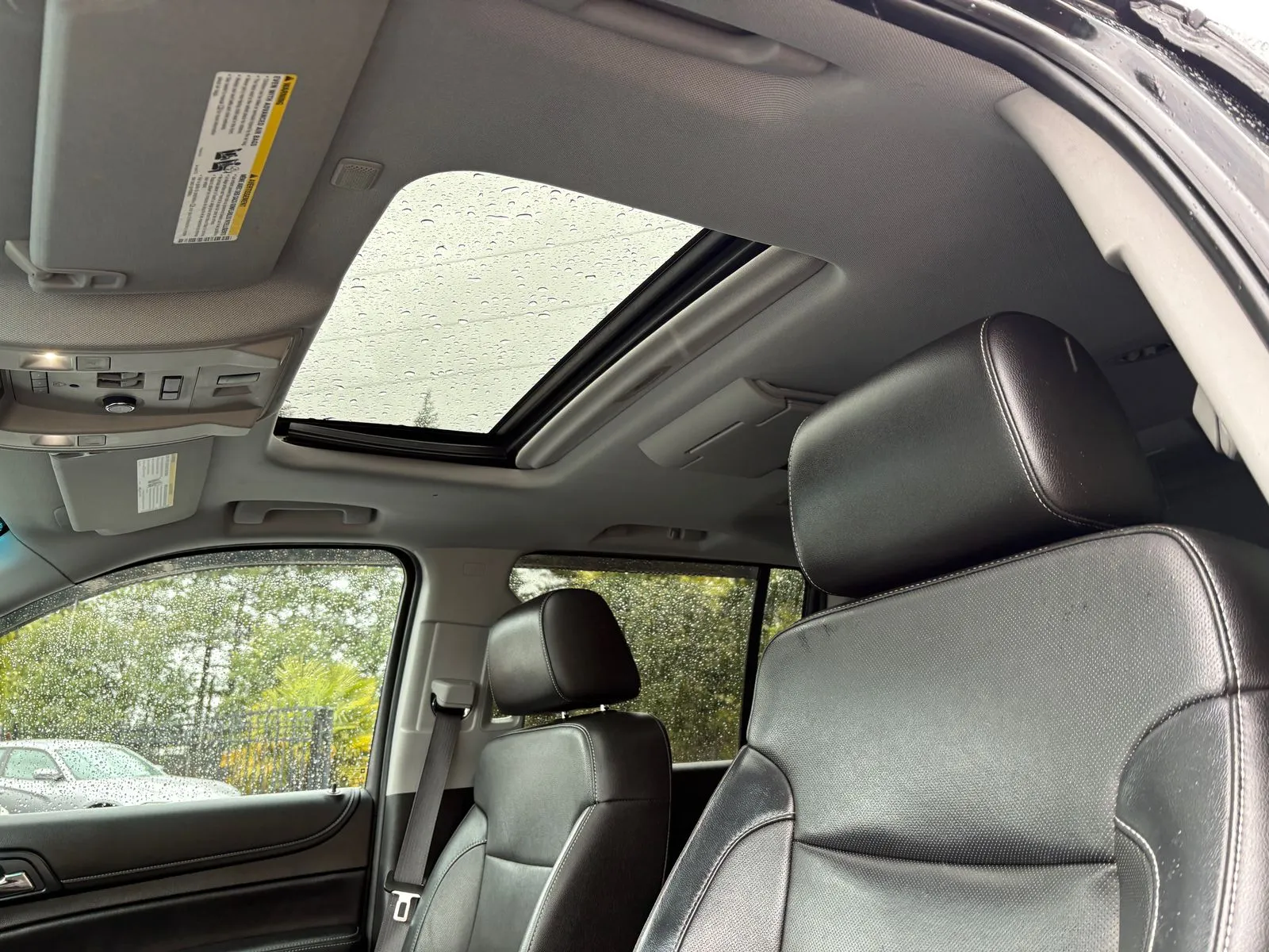 Chevrolet Suburban photo 14