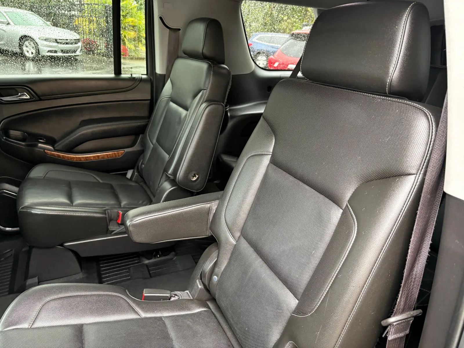 Chevrolet Suburban photo 19