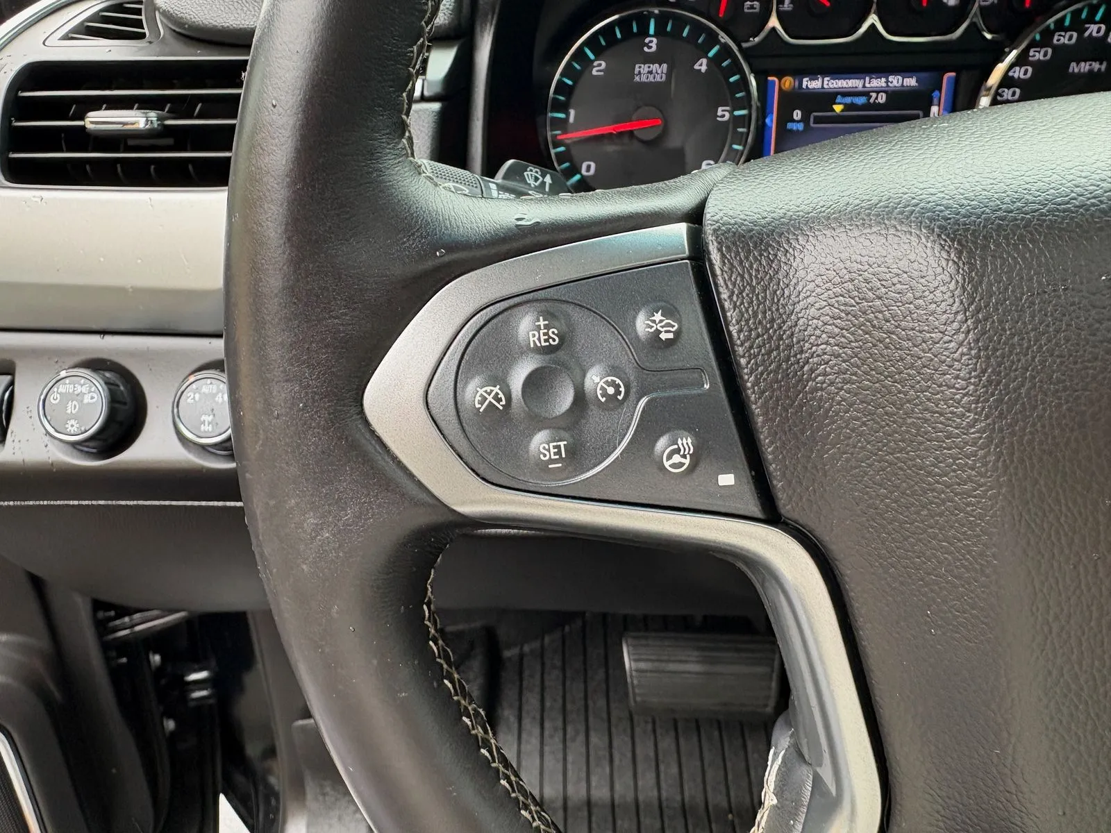 Chevrolet Suburban photo 41