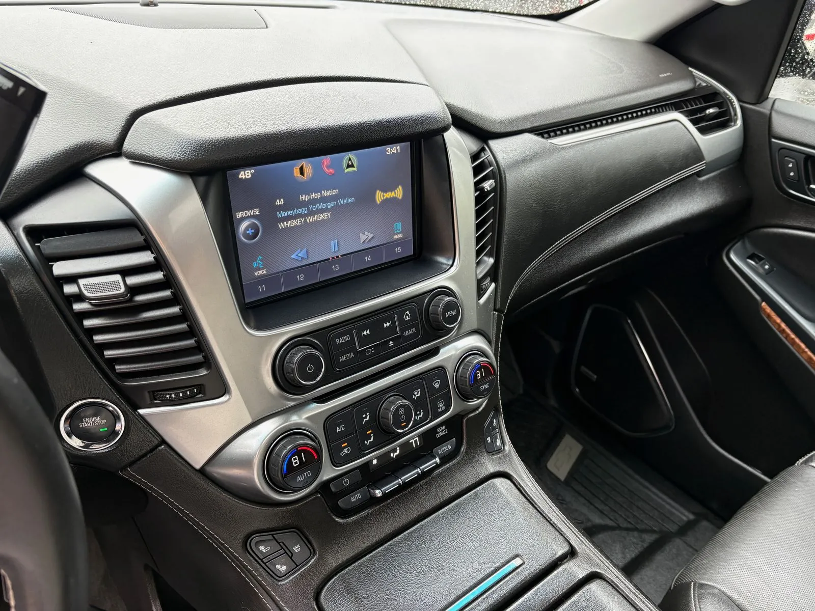 Chevrolet Suburban photo 34