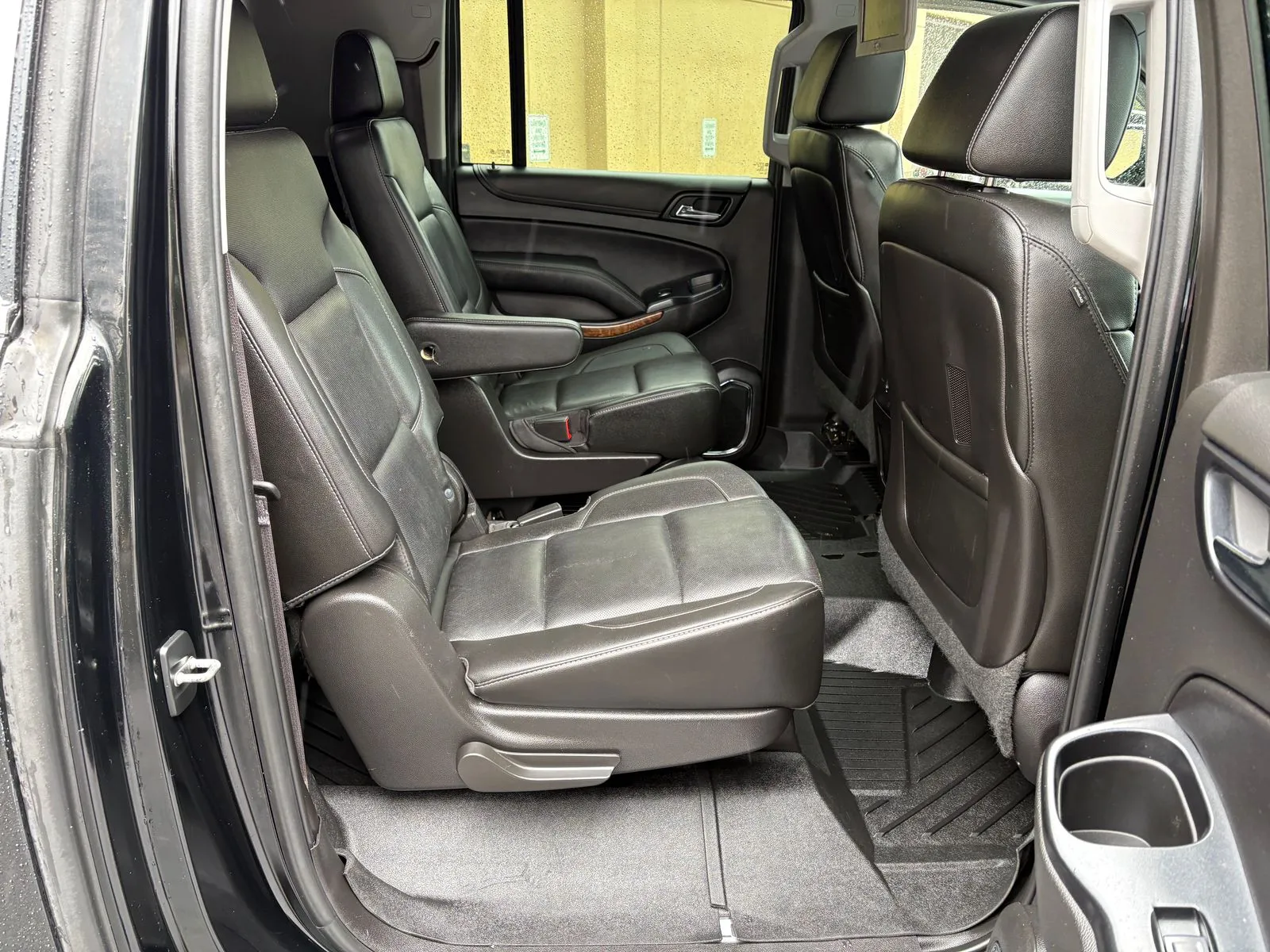Chevrolet Suburban photo 30