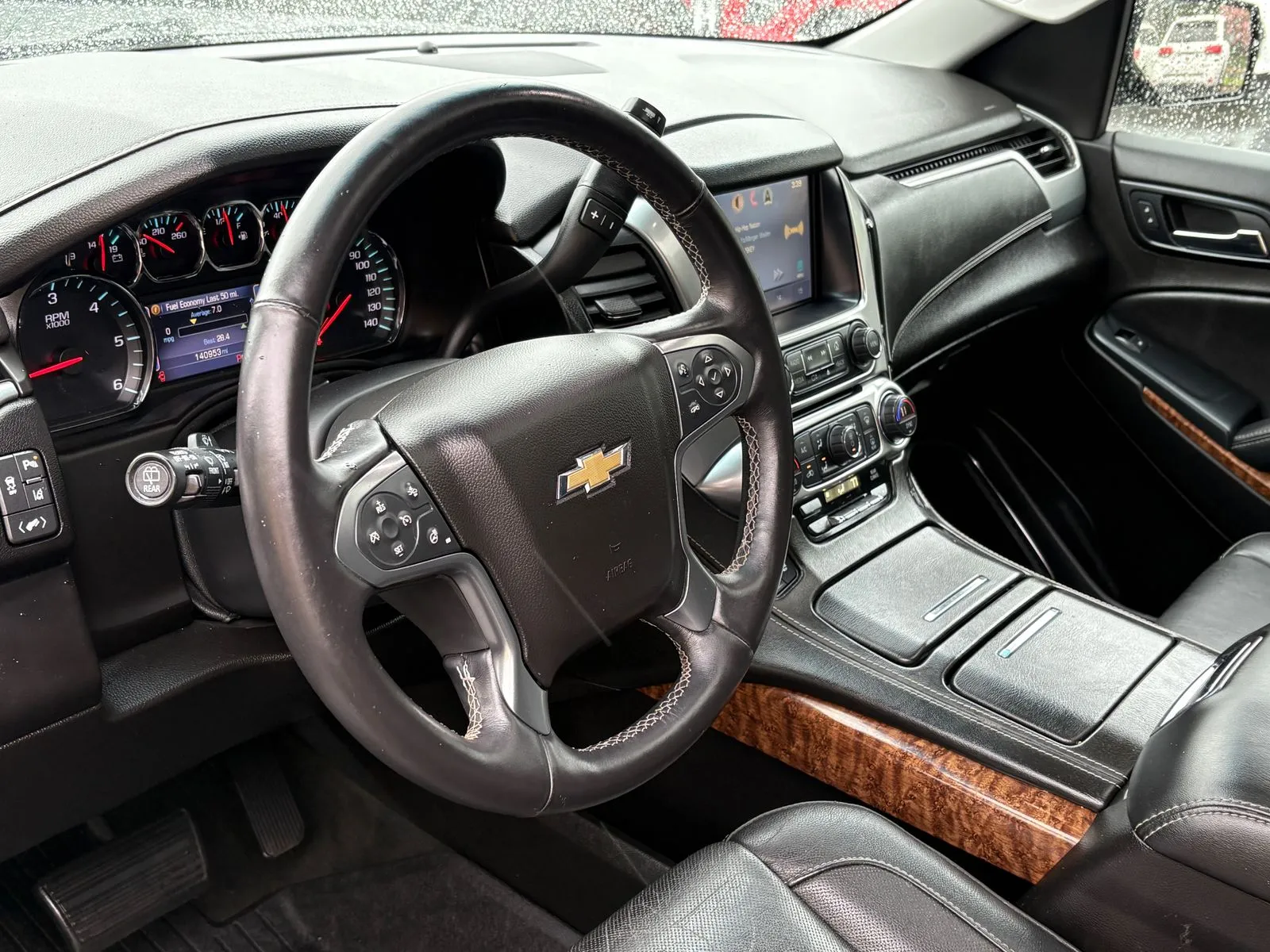 Chevrolet Suburban photo 11