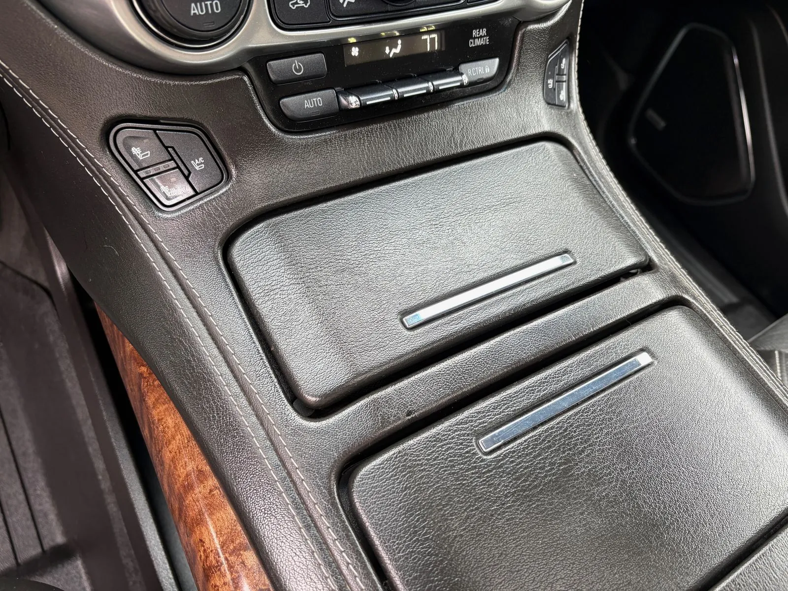 Chevrolet Suburban photo 37