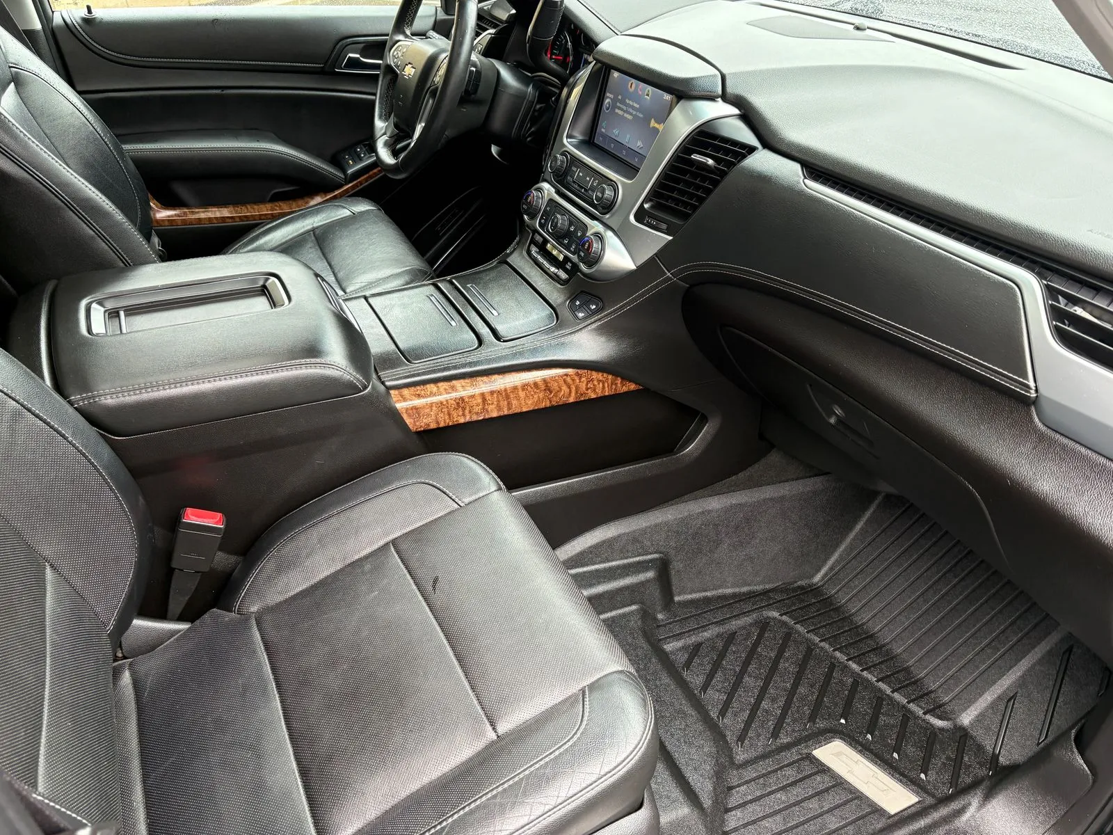 Chevrolet Suburban photo 32