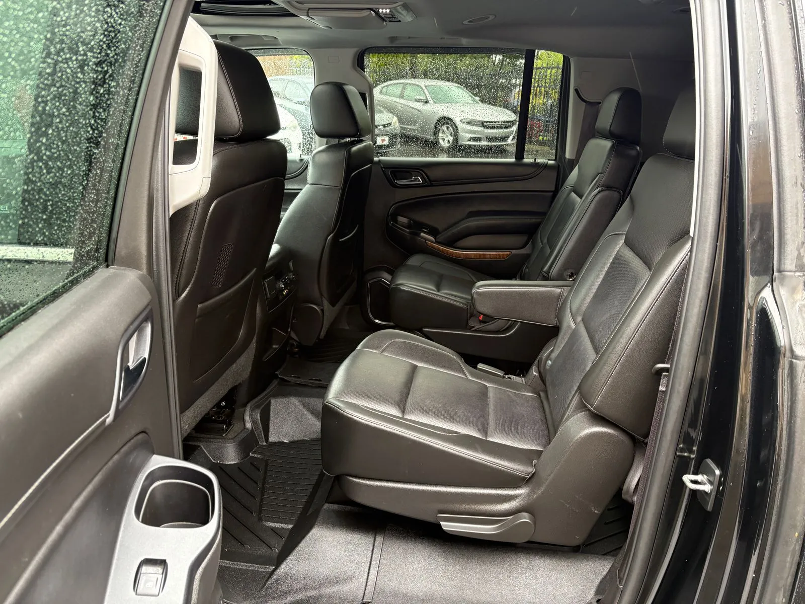 Chevrolet Suburban photo 18