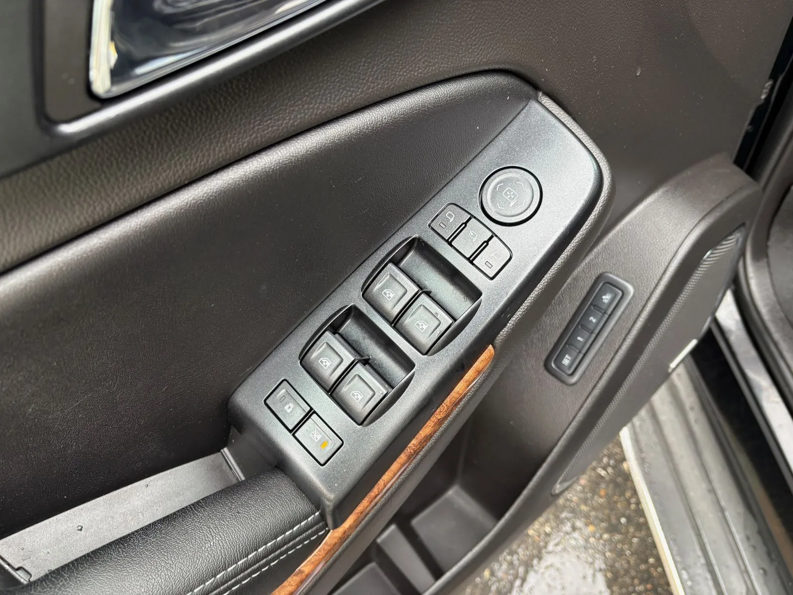 Chevrolet Suburban photo 16
