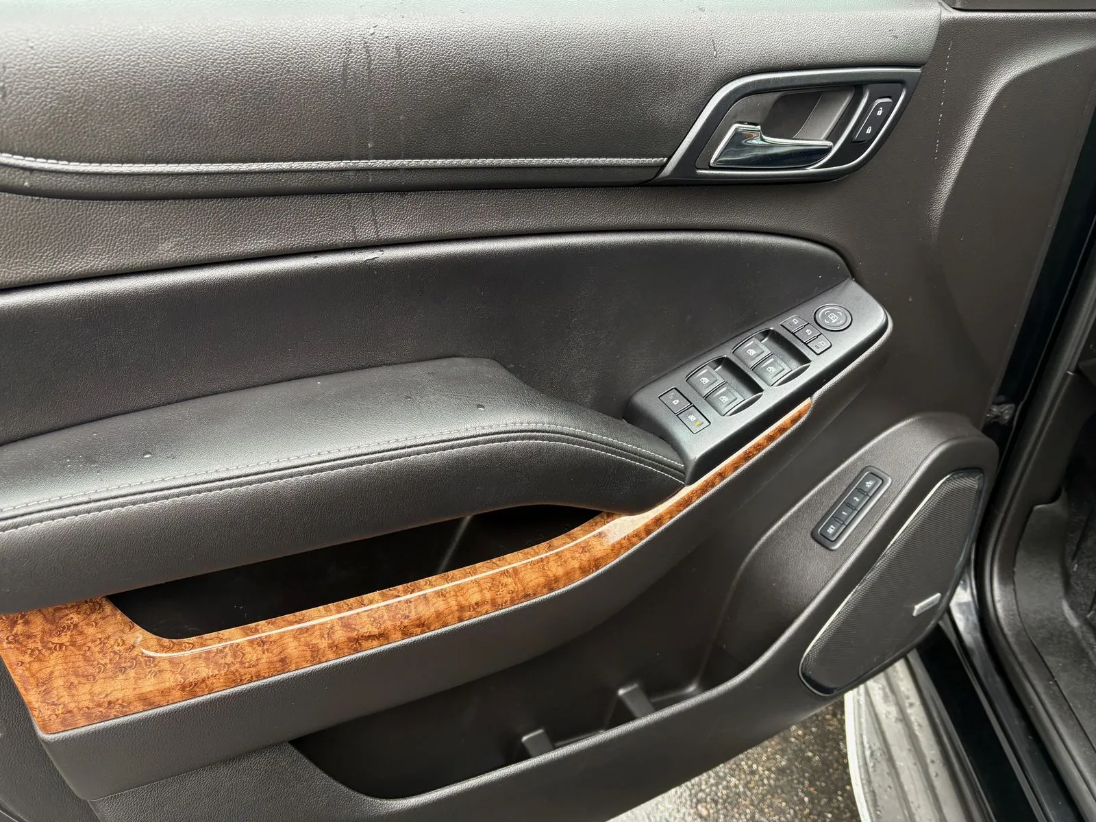 Chevrolet Suburban photo 15