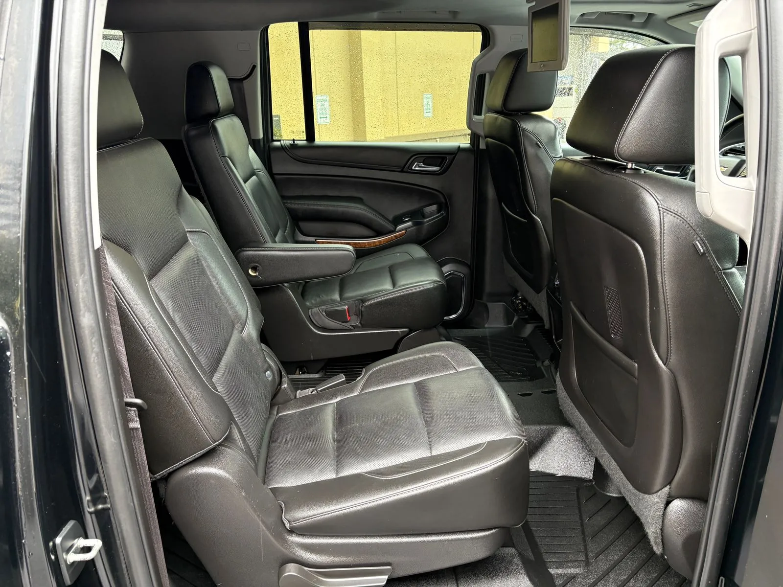 Chevrolet Suburban photo 27