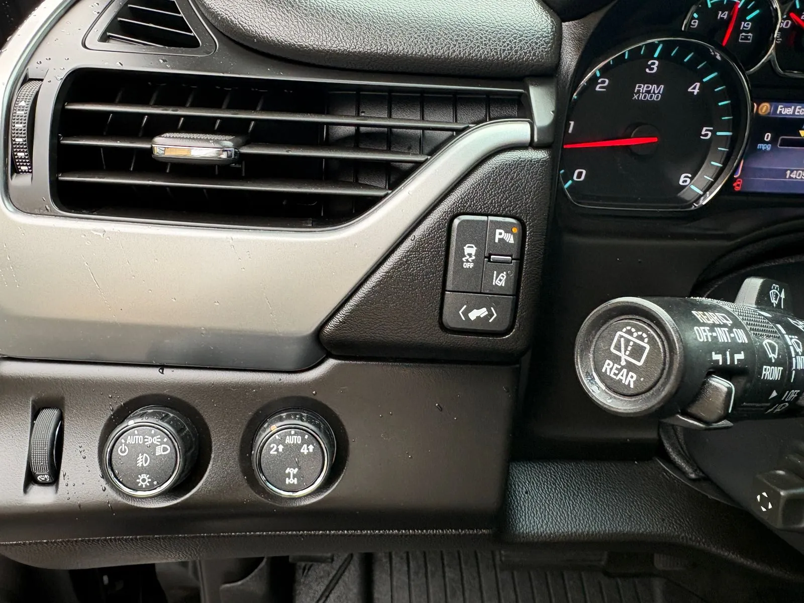 Chevrolet Suburban photo 43