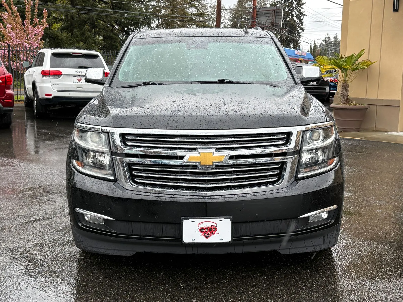 Chevrolet Suburban photo 2