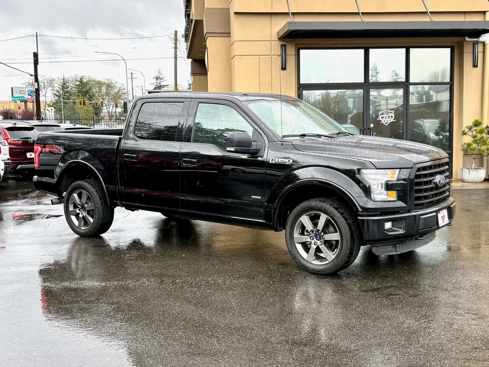 Black 2016 Ford F-150 XLT for sale in Lakewood, WA