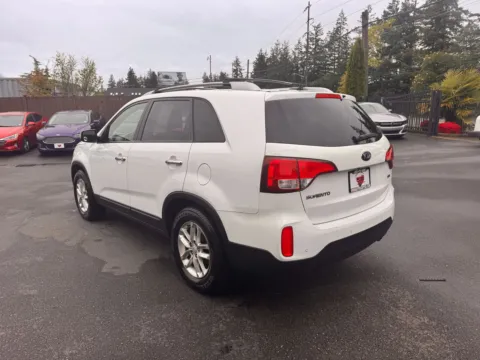 More photos of 2014 Kia Sorento LX at 9999 Auto Center, WA