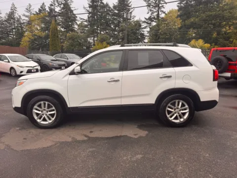 More photos of 2014 Kia Sorento LX at 9999 Auto Center, WA