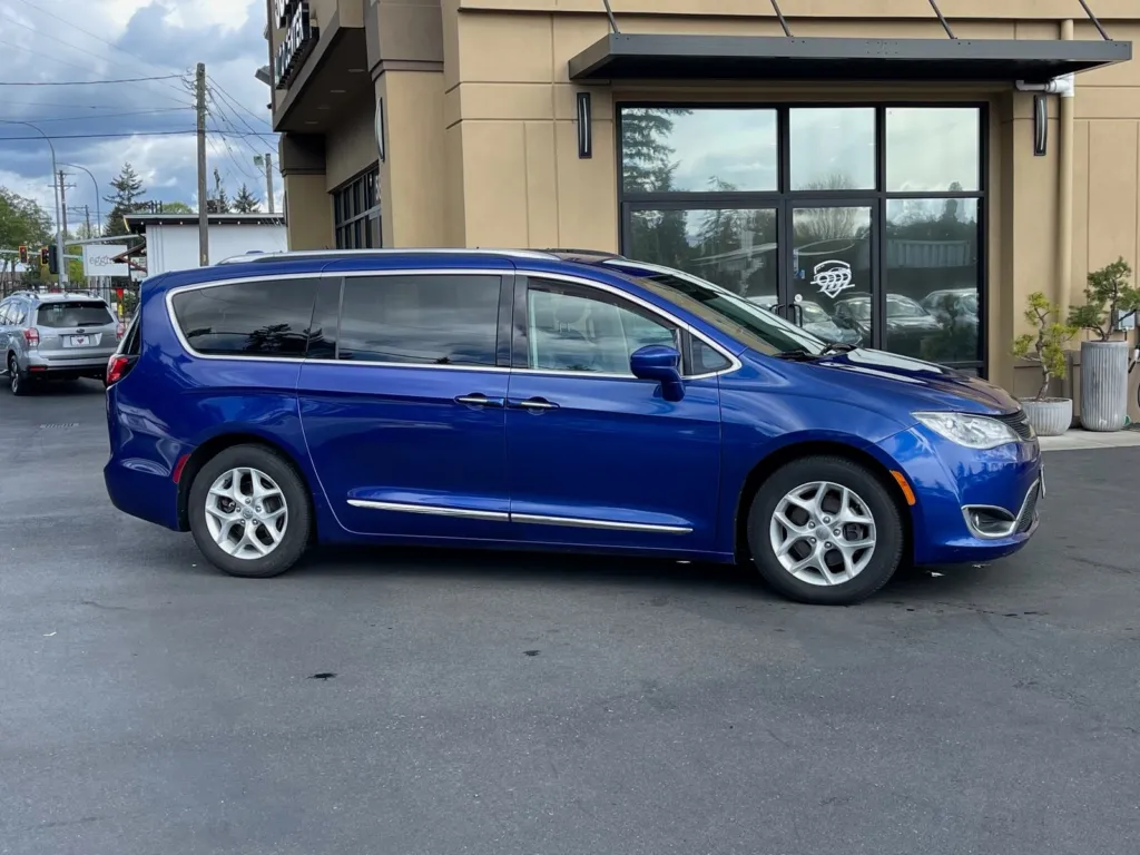 Used 2018 Chrysler Pacifica Touring L Plus for sale in Lakewood