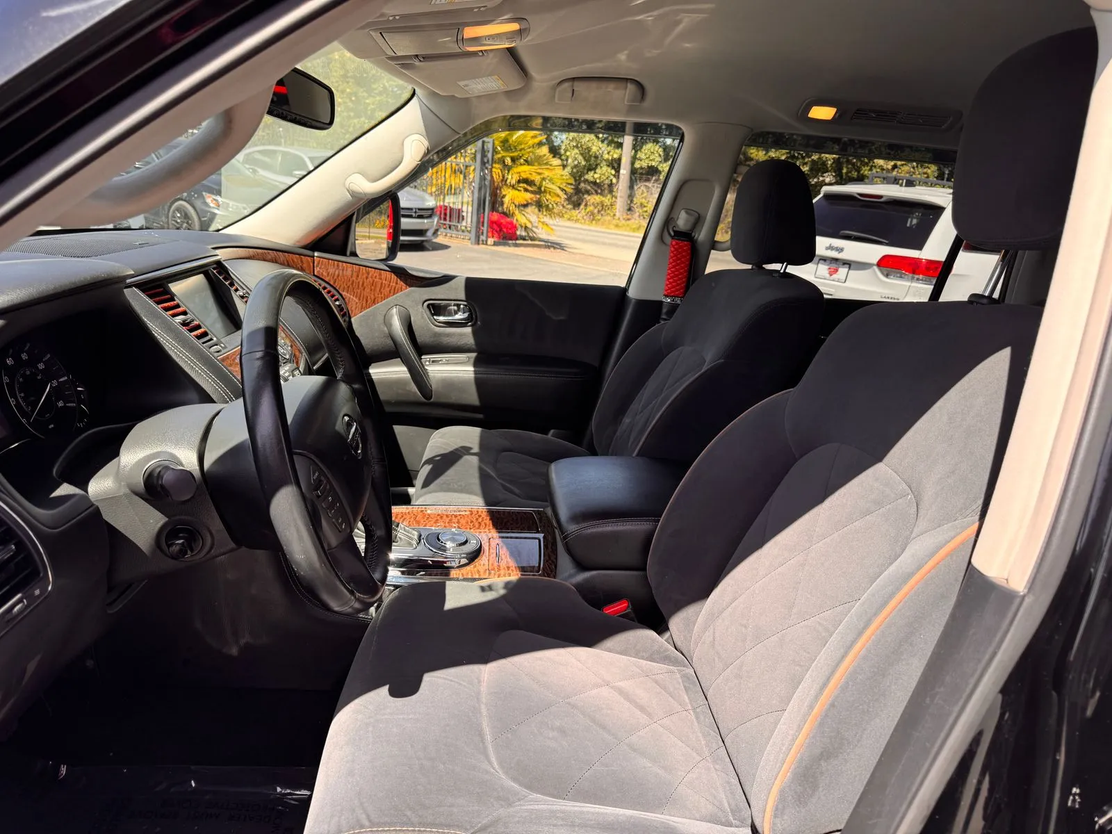 Nissan Armada photo 6