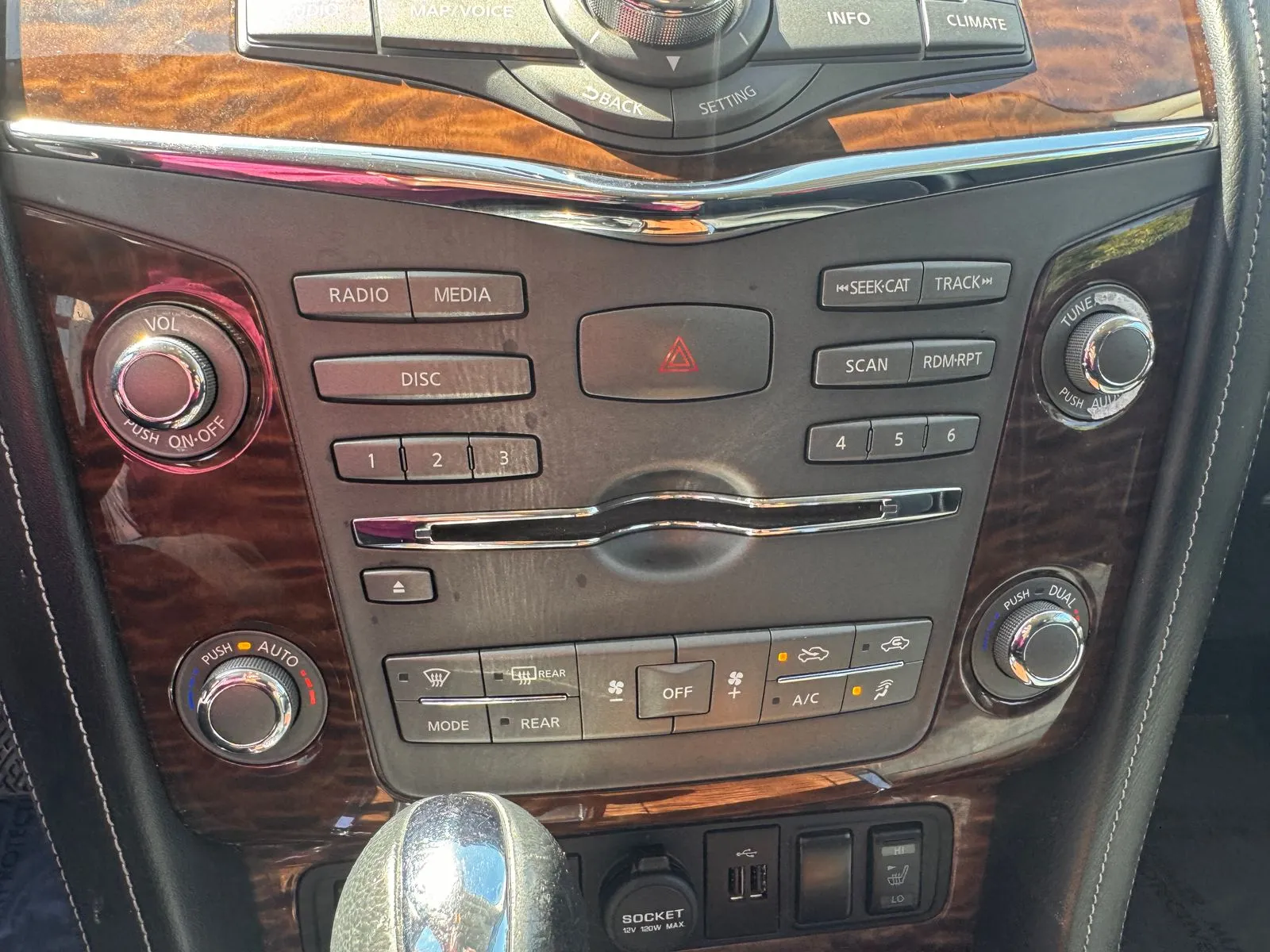 Nissan Armada photo 27