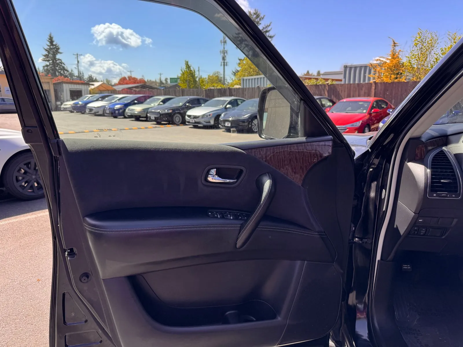 Nissan Armada photo 9