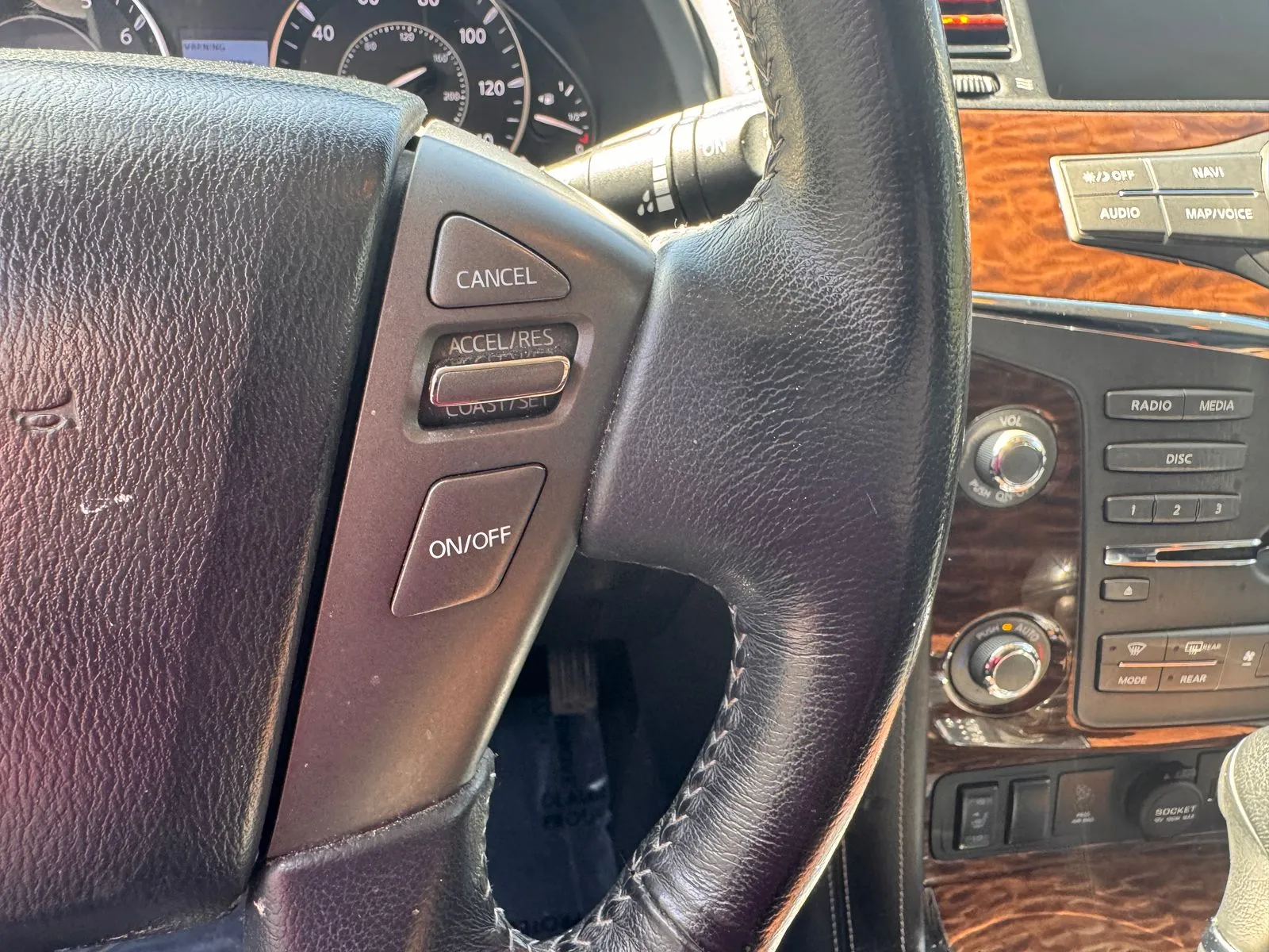 Nissan Armada photo 31