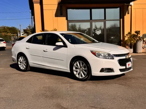 White 2015 Chevrolet Malibu LT for sale in Lakewood, WA