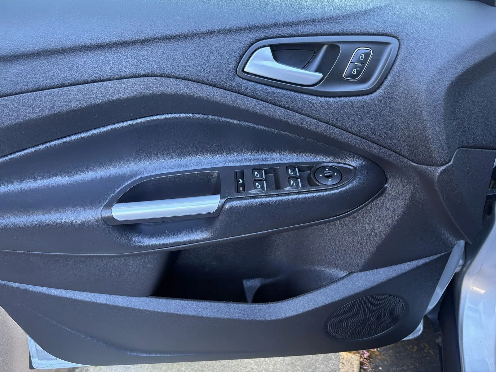 Ford Escape photo 12