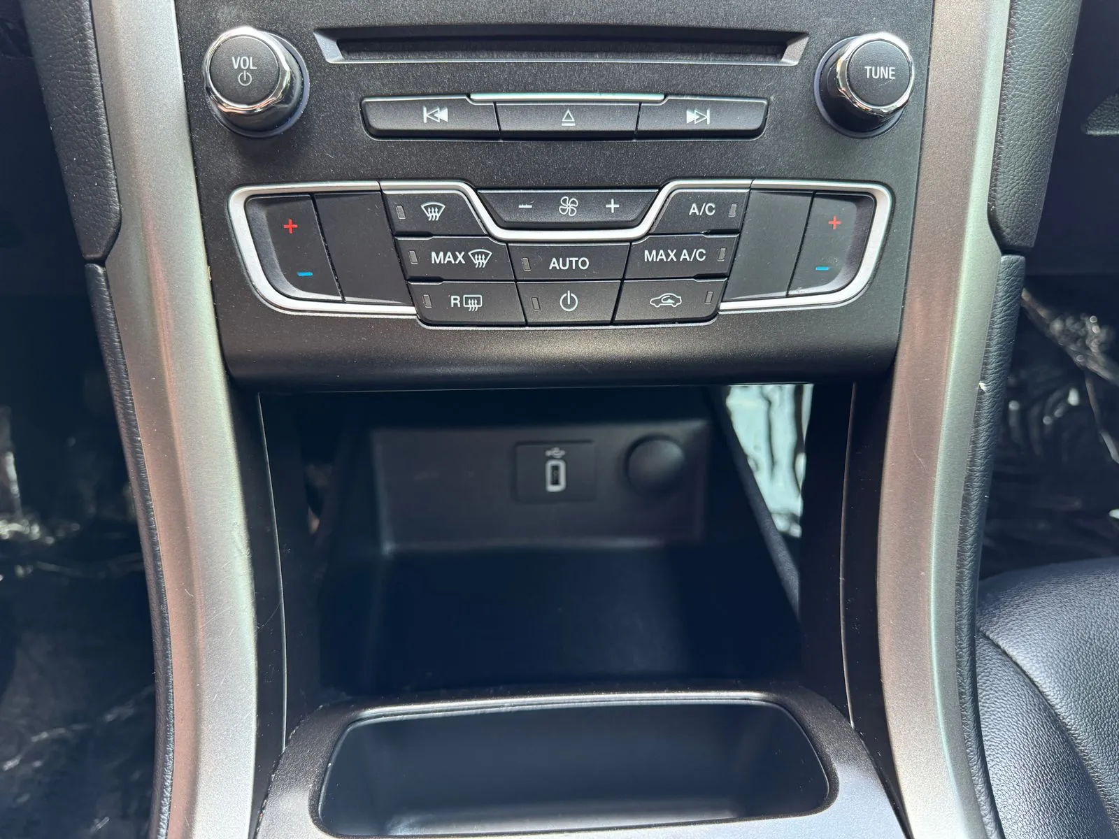 Ford Fusion photo 25