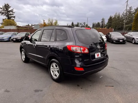 More photos of 2011 Hyundai Santa Fe GLS at 9999 Auto Center, WA