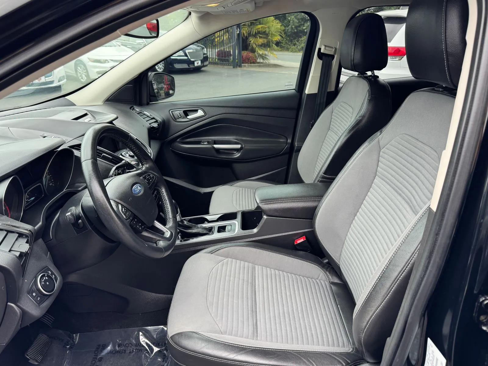 Ford Escape photo 9