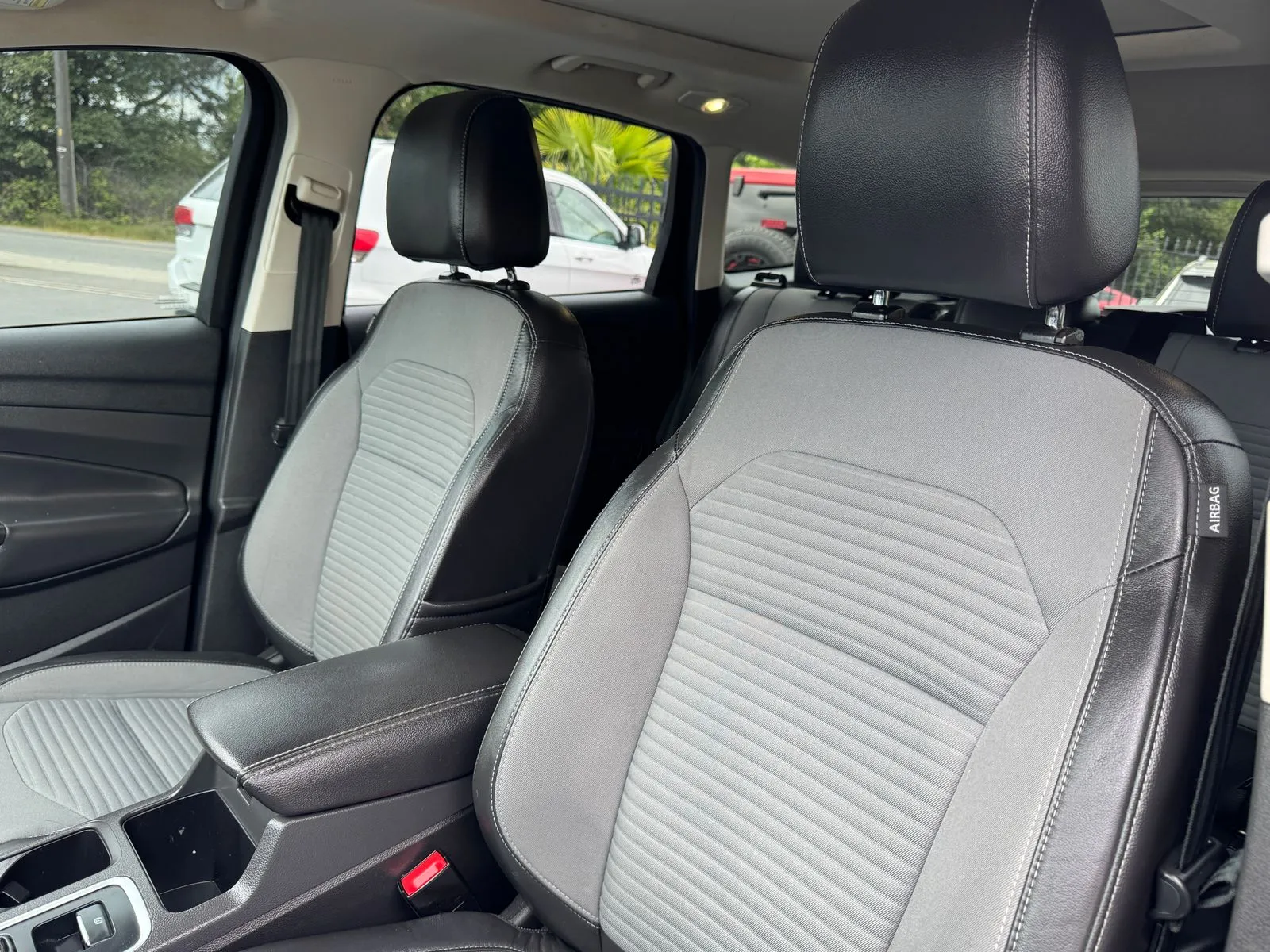 Ford Escape photo 11