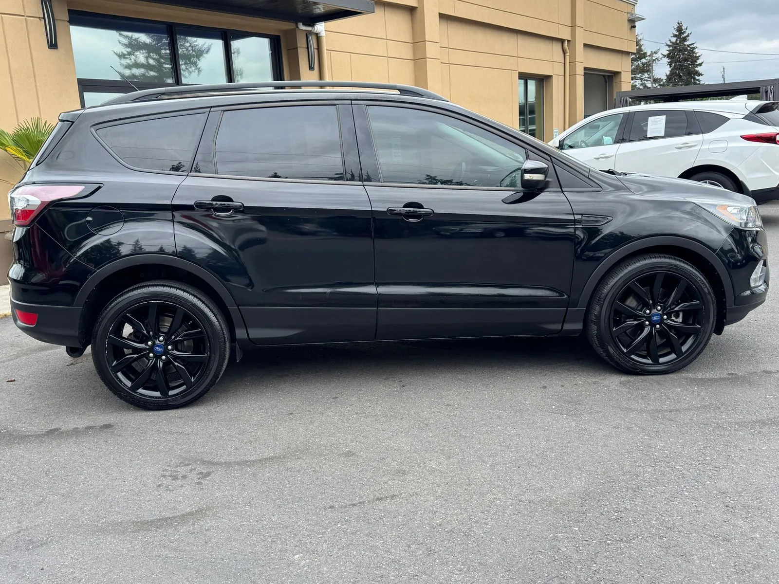 Ford Escape photo 8