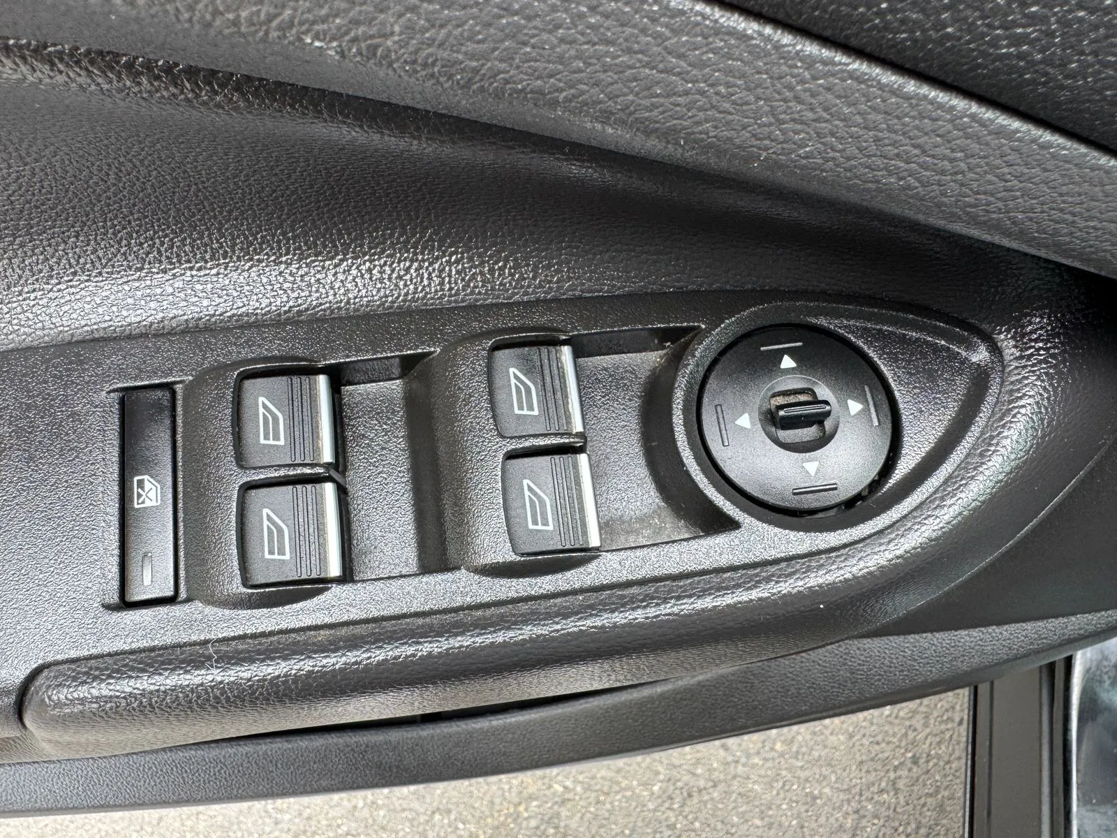 Ford Escape photo 14