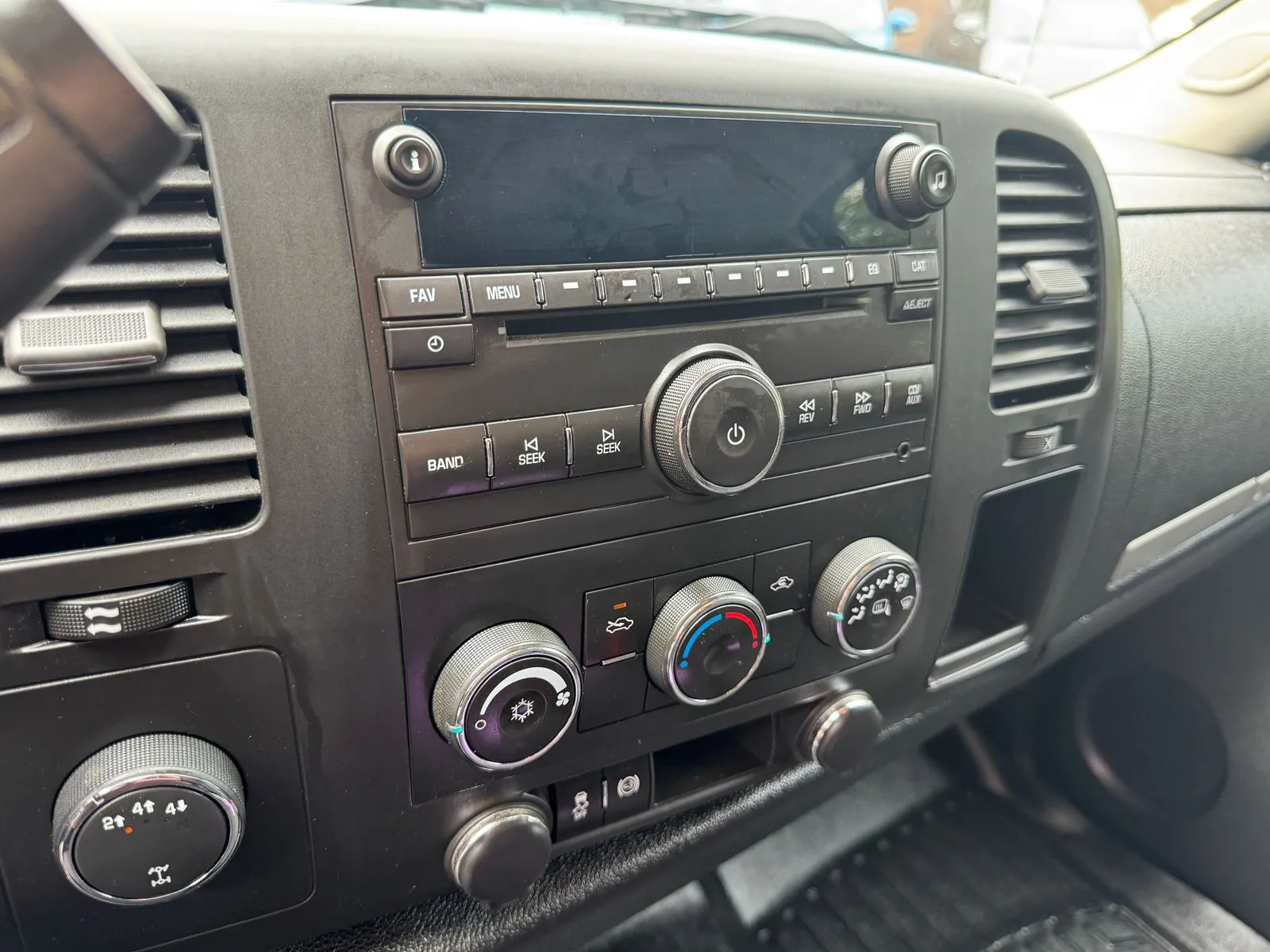 Chevrolet Silverado photo 21