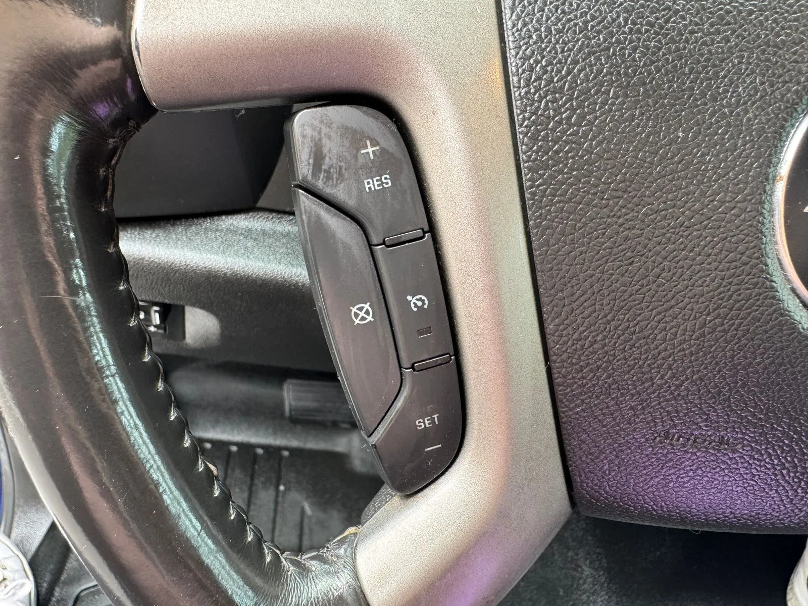 Chevrolet Silverado photo 24