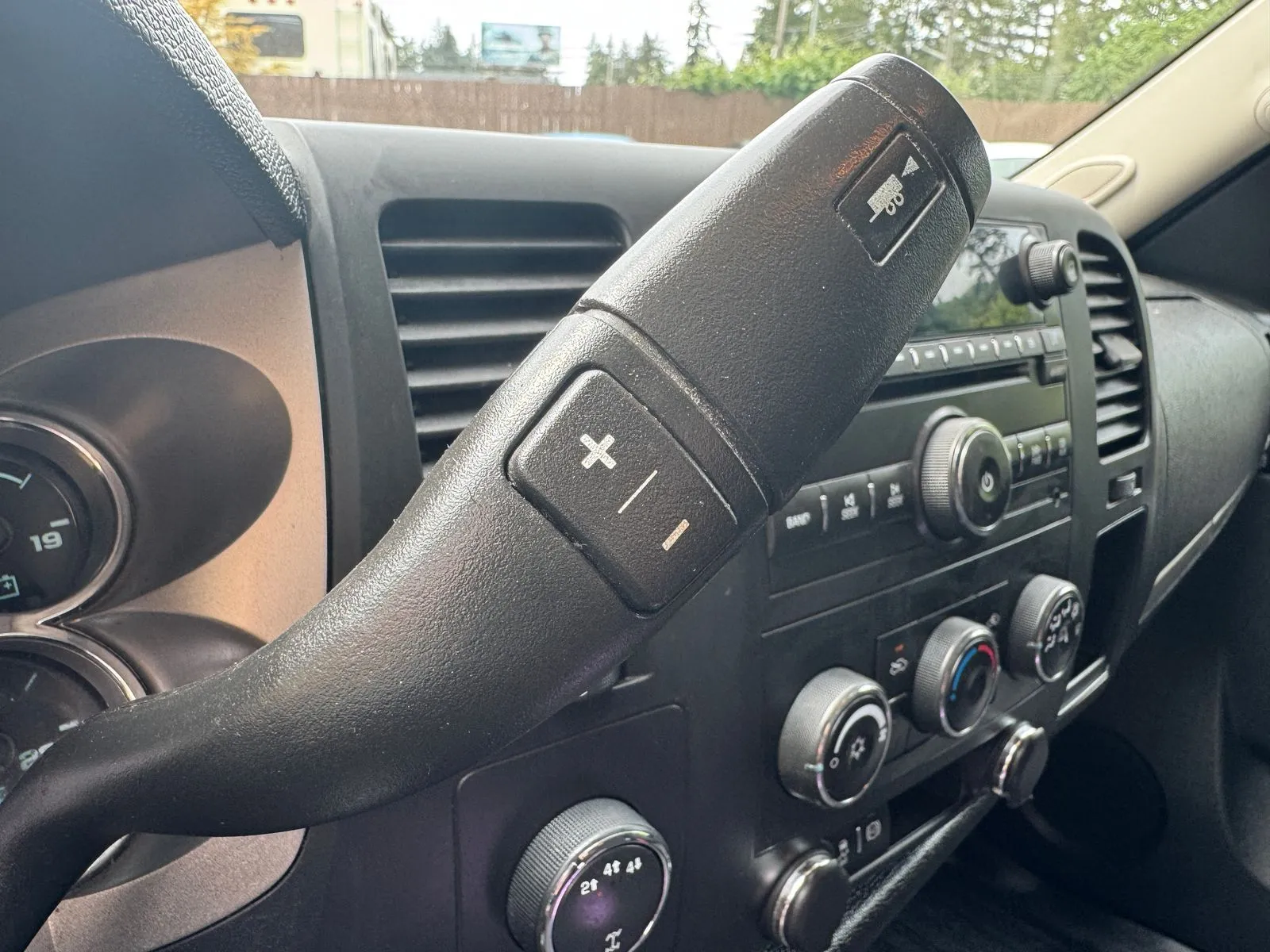 Chevrolet Silverado photo 23