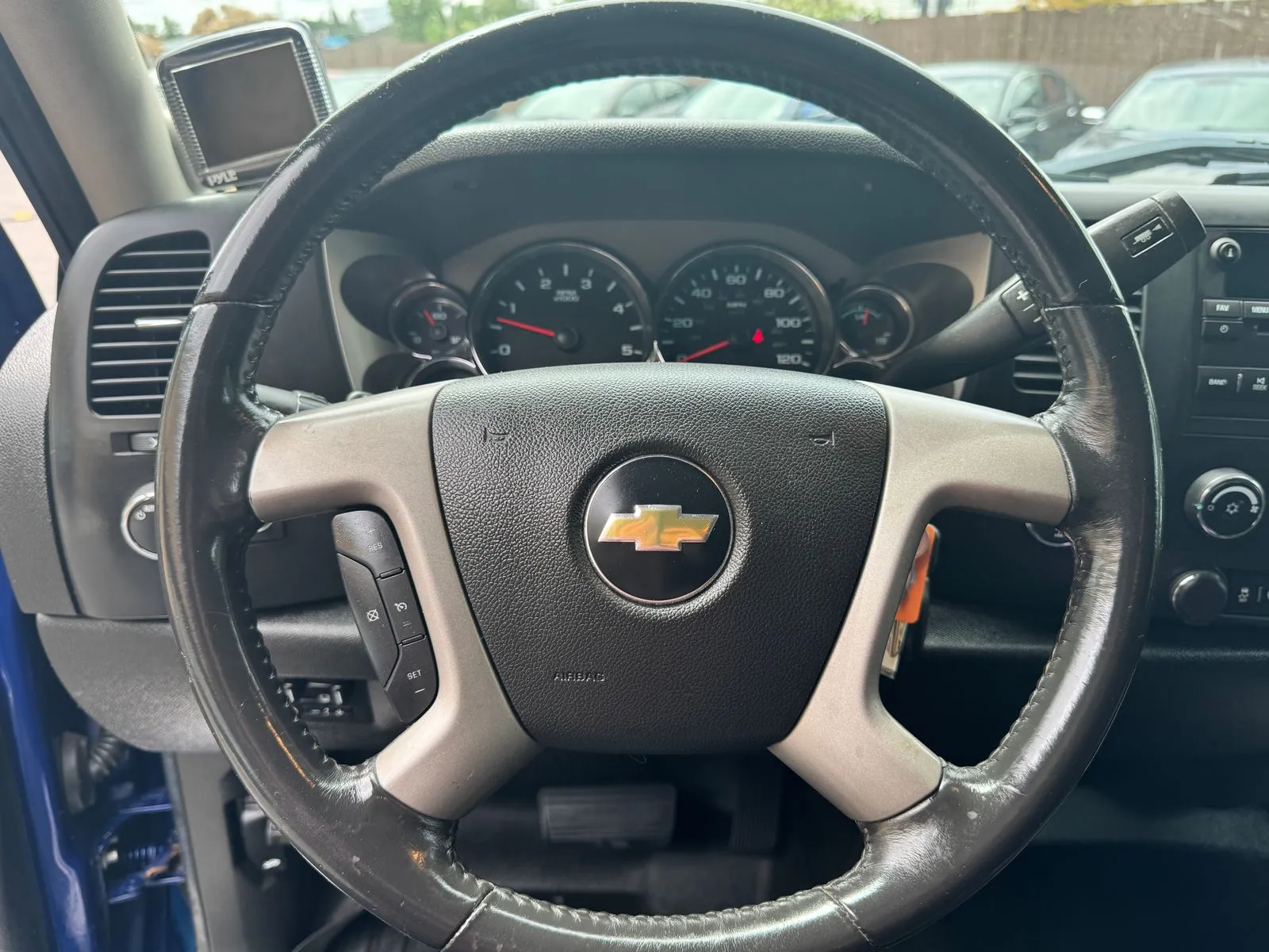 Chevrolet Silverado photo 22