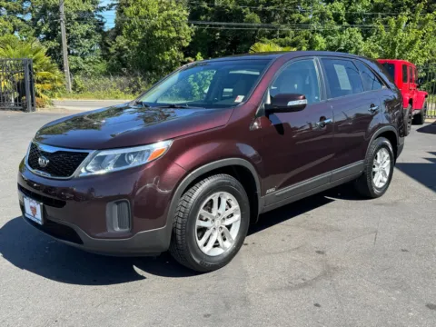 Another view of 2014 Kia Sorento LX for sale in Lakewood, WA at 9999 Auto Center