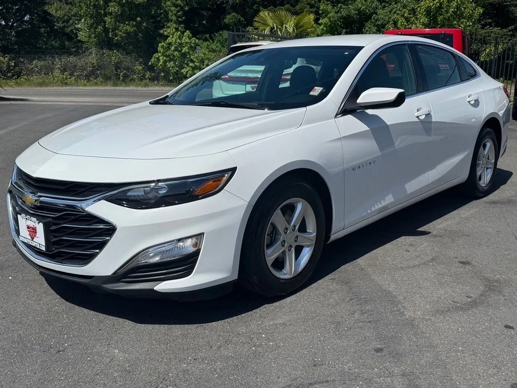 Chevrolet Malibu photo 3