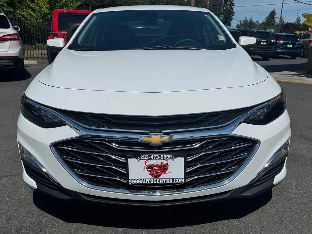 Chevrolet Malibu photo 2