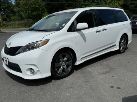 Another view of 2017 Toyota Sienna L for sale in Lakewood, WA at 9999 Auto Center