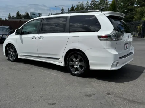More photos of 2017 Toyota Sienna L at 9999 Auto Center, WA