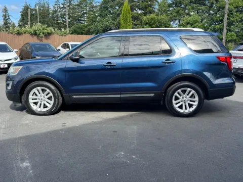 More photos of 2016 Ford Explorer XLT at 9999 Auto Center, WA