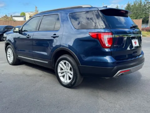 More photos of 2016 Ford Explorer XLT at 9999 Auto Center, WA