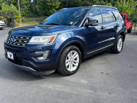 Another view of 2016 Ford Explorer XLT for sale in Lakewood, WA at 9999 Auto Center
