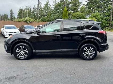 More photos of 2018 Toyota RAV4 LE at 9999 Auto Center, WA