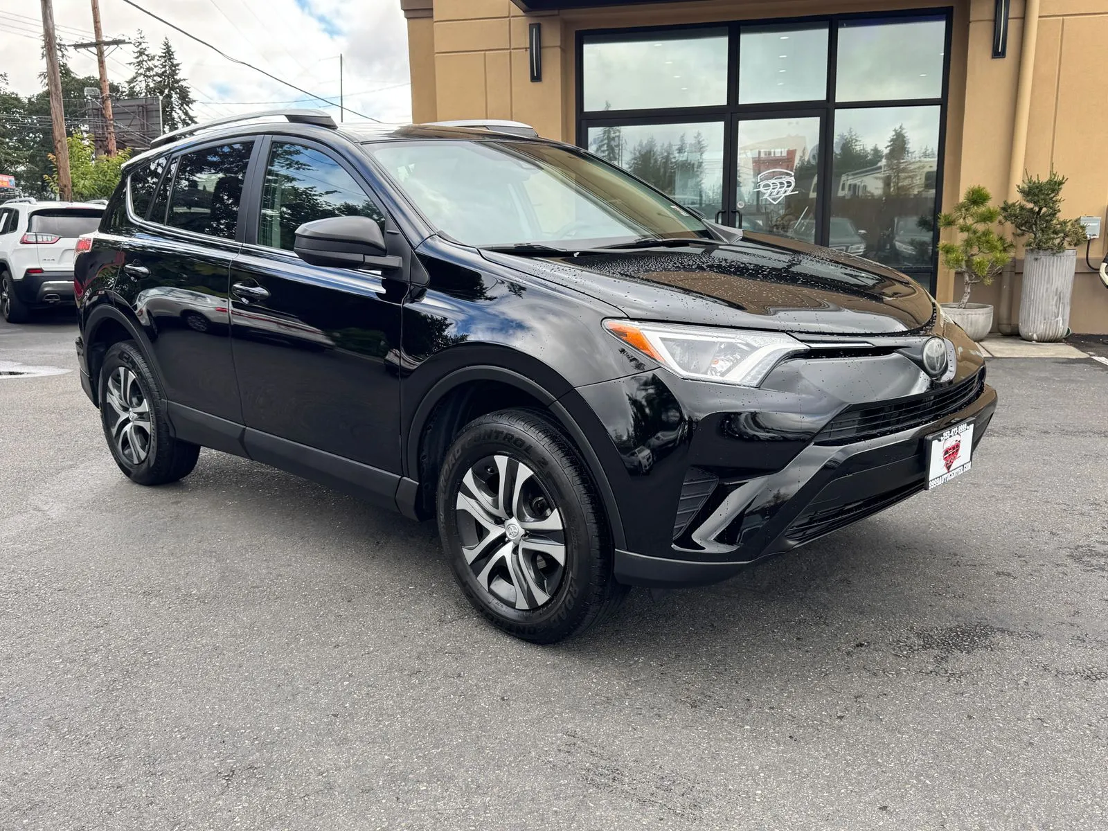 Black 2018 Toyota RAV4 LE for sale in Lakewood, WA