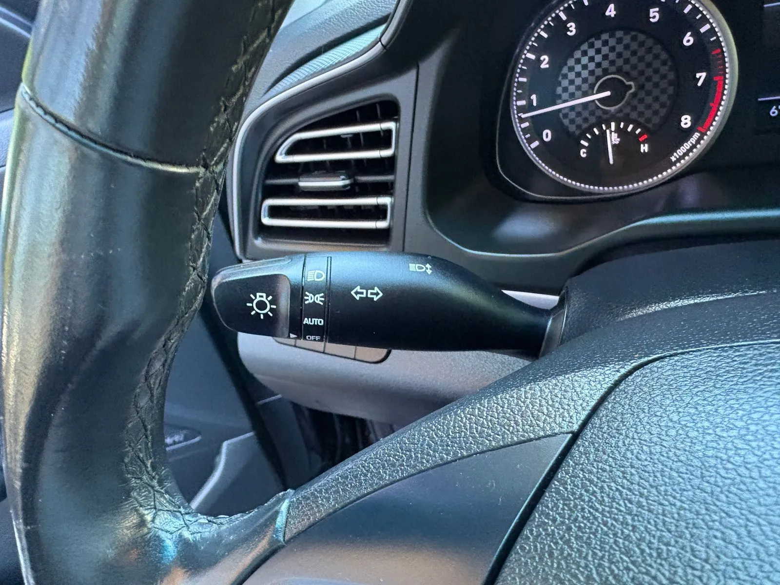 Hyundai Elantra photo 25