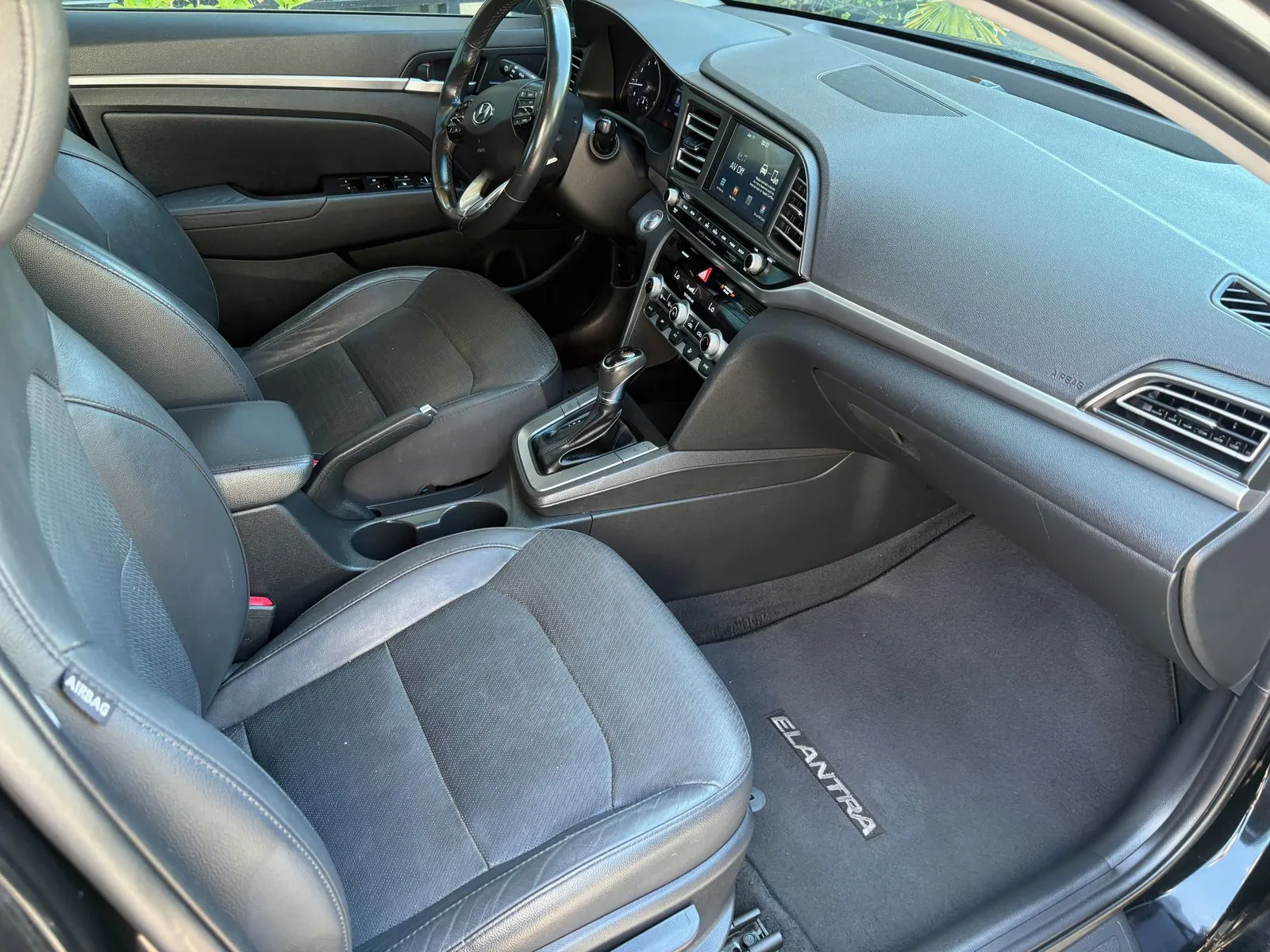 Hyundai Elantra photo 18