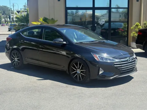 Black 2020 Hyundai Elantra Limited for sale in Lakewood, WA