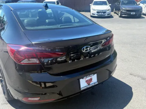 More photos of 2020 Hyundai Elantra Limited at 9999 Auto Center, WA