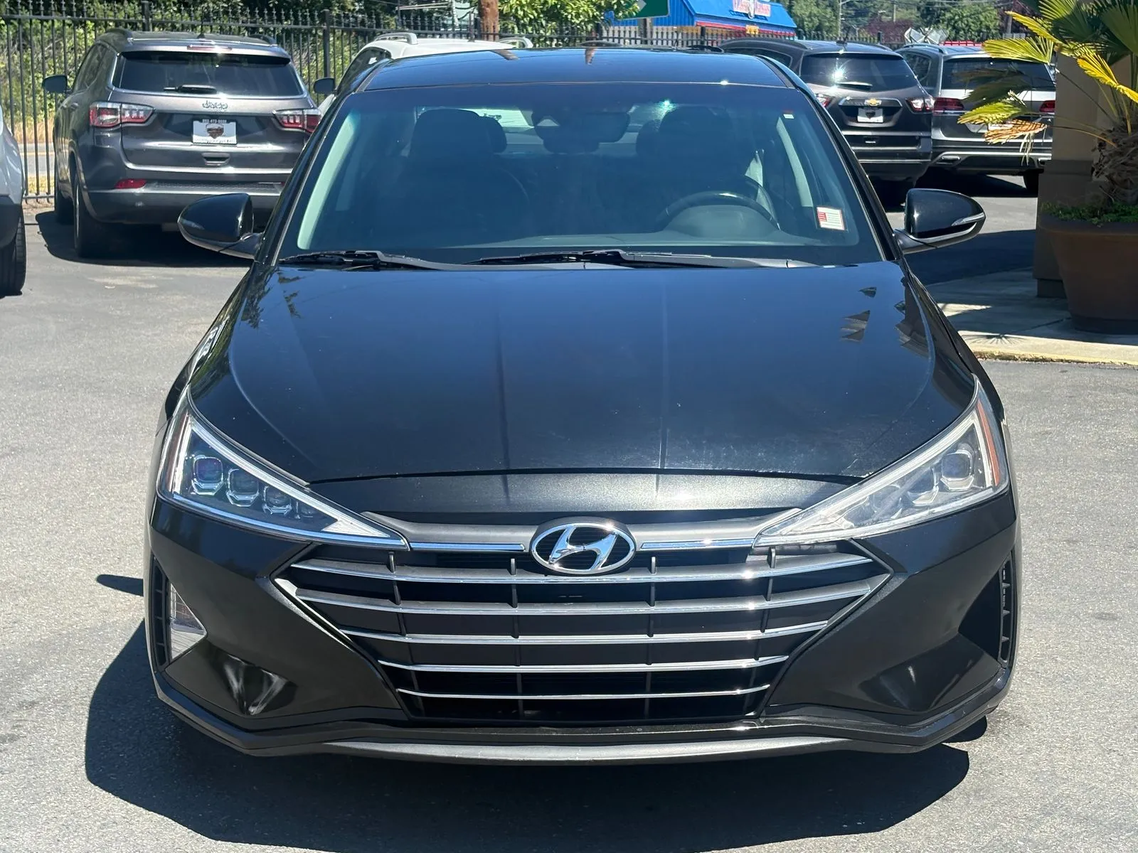 Hyundai Elantra photo 2